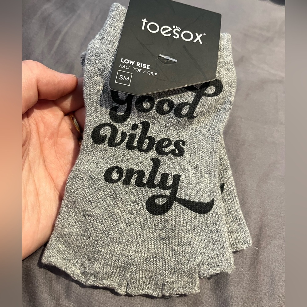 ToeSox Gray Low Rise Grip Socks size S